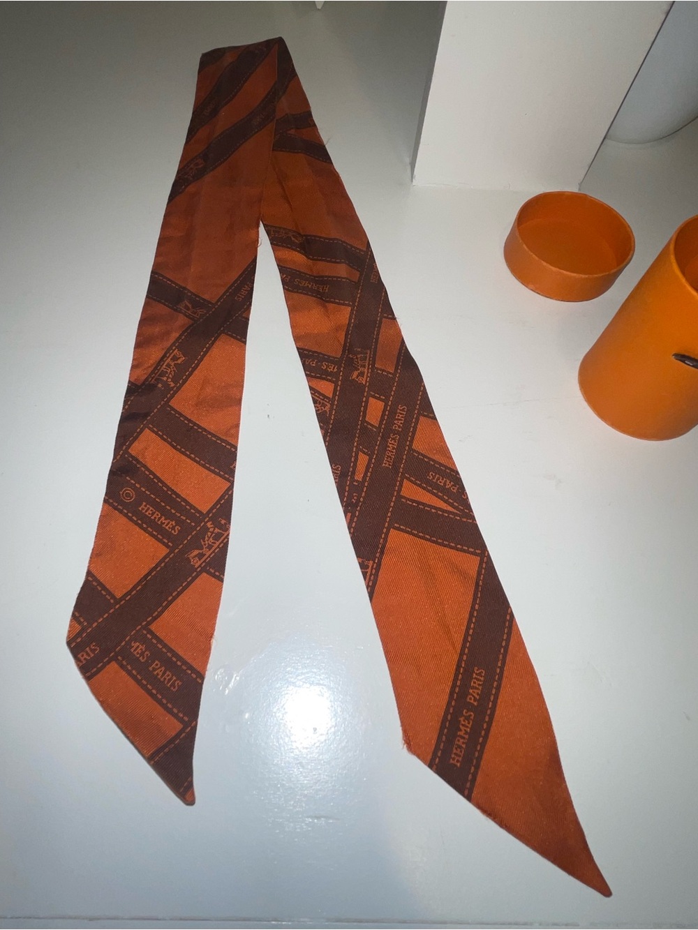 Hermès Twilly Scarf Orange Brown Pattern with Box - Fair Condition - Picture 4 of 11
